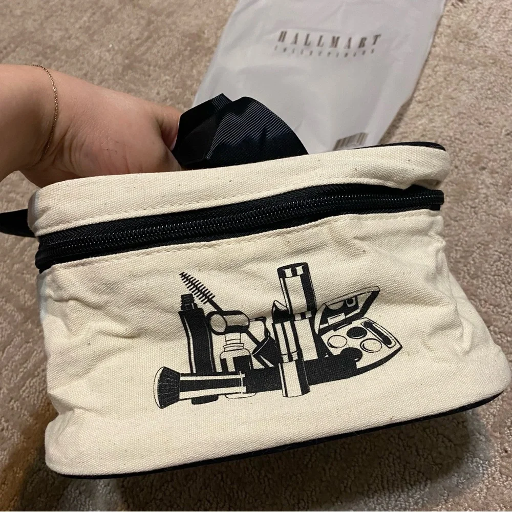 New {Hallmark Collectibles} Cosmetics Pouch